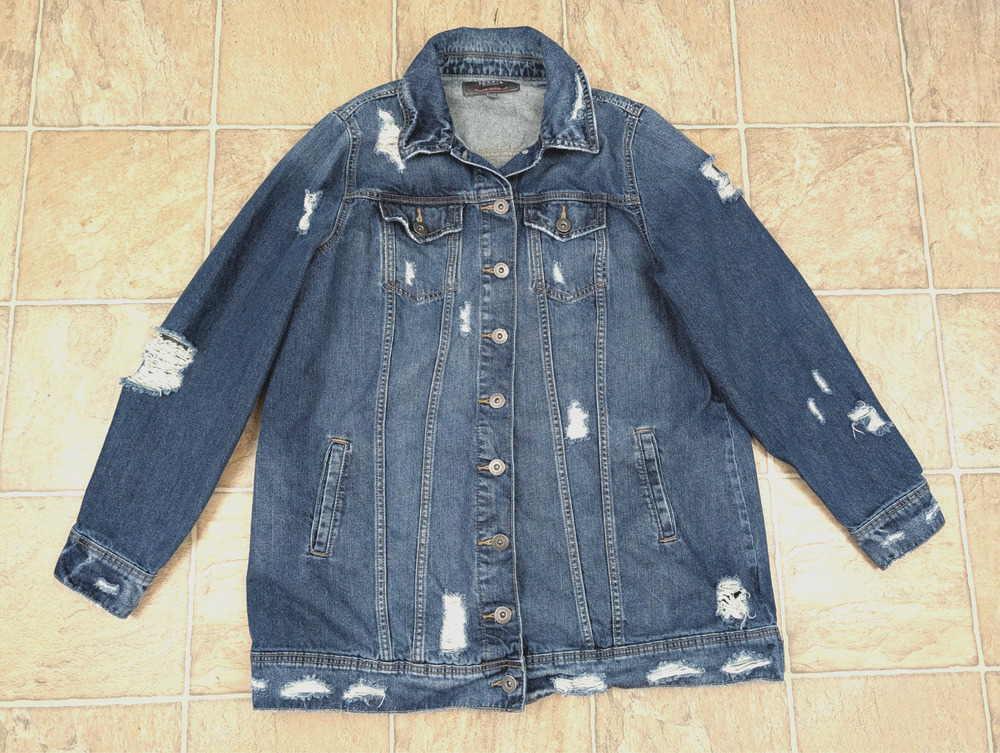 Torrid sz 1 or 1X Jean Jacket distressed buttons blue denim trucker cotton 1828
